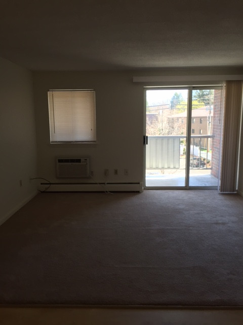 Manchester Apartment: 150 River Road