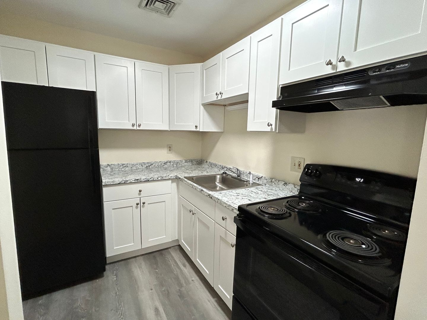Bedford Apartment: 37 Ridgewood Road