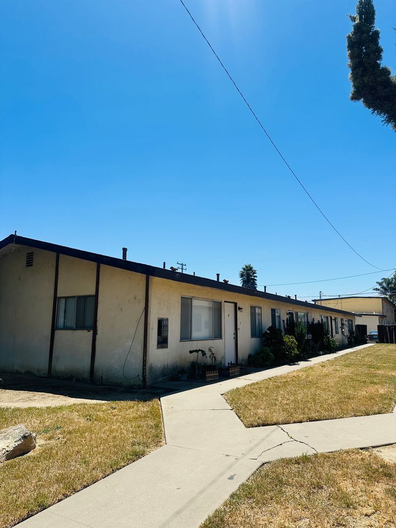 Lompoc Apartment: 501-505-509-513-517 North T Street