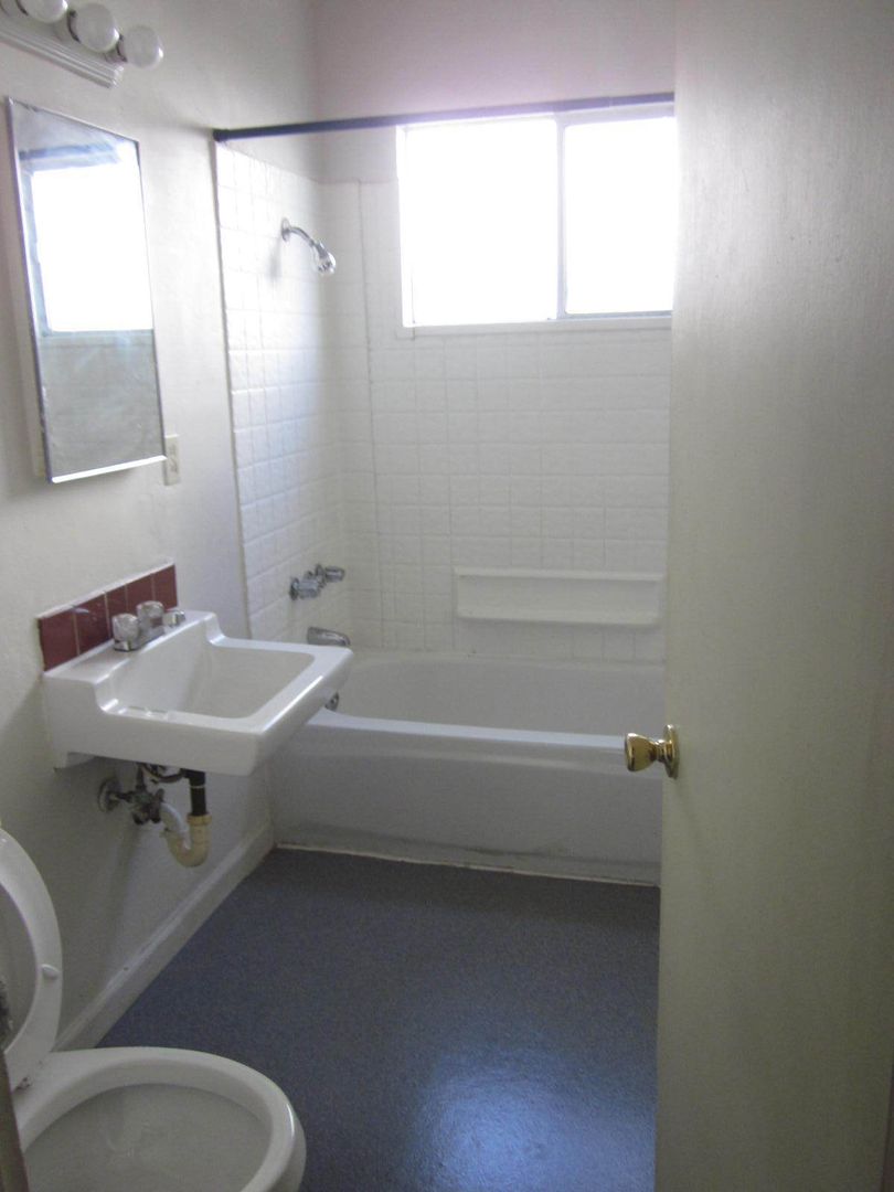 Lompoc Apartment: 708-712 North G St