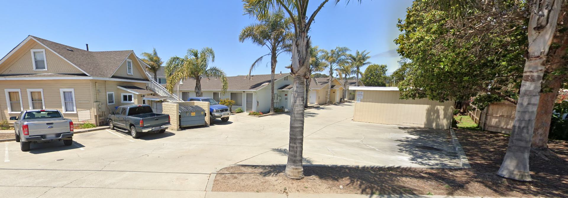 Oceano Apartment: 1460, 1470,  1480 & 1490 S. 13th St.