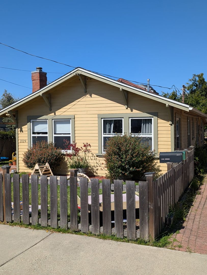 San Luis Obispo Apartment: 2125 - 2129  Cypress St.