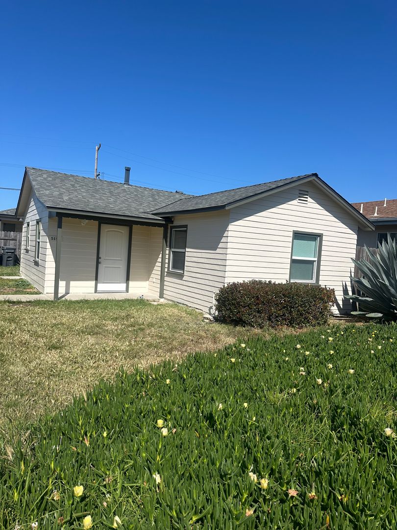 Lompoc House: 511.5 North A Street - 511.5
