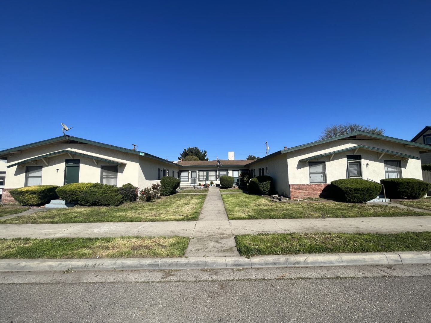 Lompoc Apartment: 124 South G Street