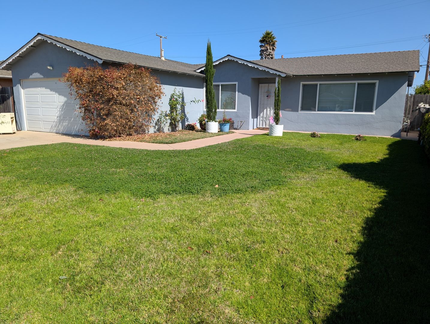 Lompoc House: 1109 W Airport Ave