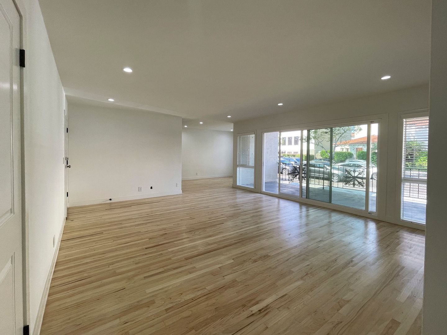 Santa Monica Apartment: 1044-1048 7th St