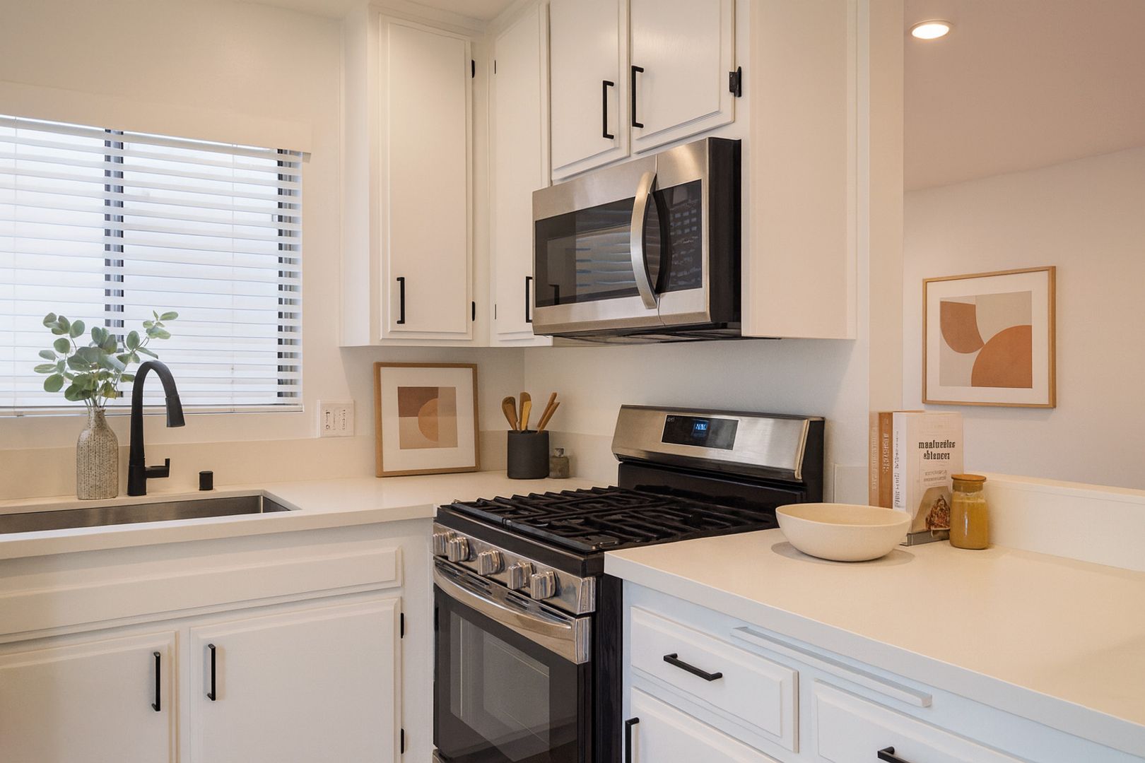 Glendale Apartment: 800 Orange Grove Avenue