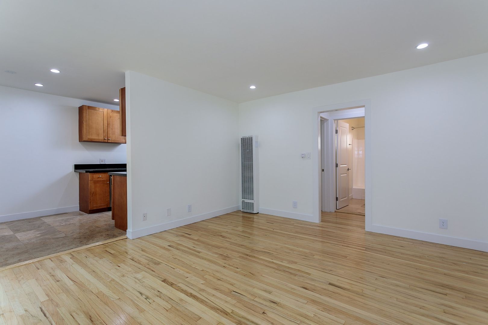 Santa Monica Apartment: 1044-1048 7th St