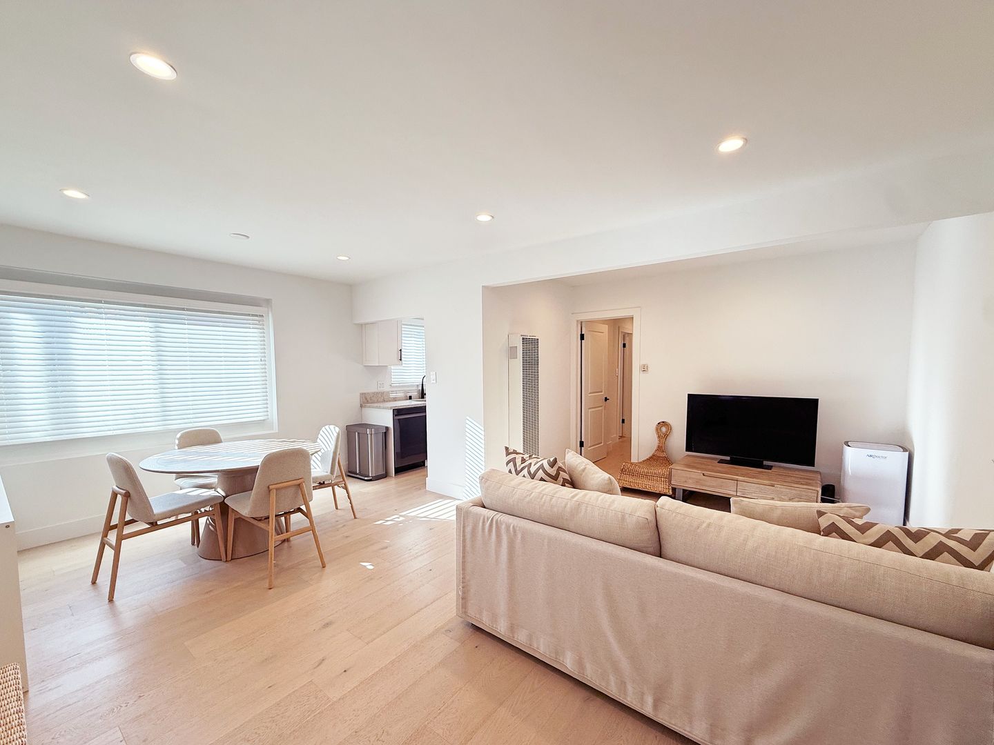 Hermosa Beach Apartment: 121-131 8th St