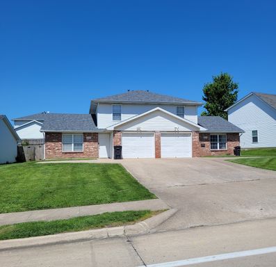 3 bed/ 2 bath duplex – photo 1