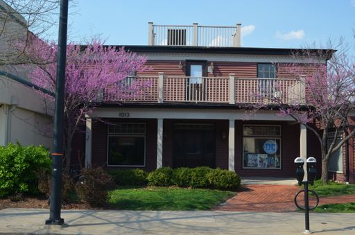 DOWNTOWN- 2 bed/2 bath loft next to Ernie's Cafe – photo 1