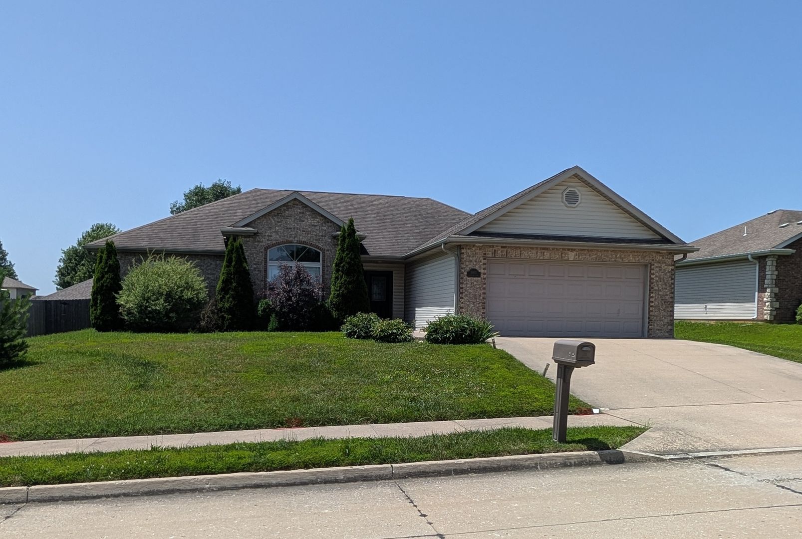 Columbia House: 3403 Birdsong Ln
