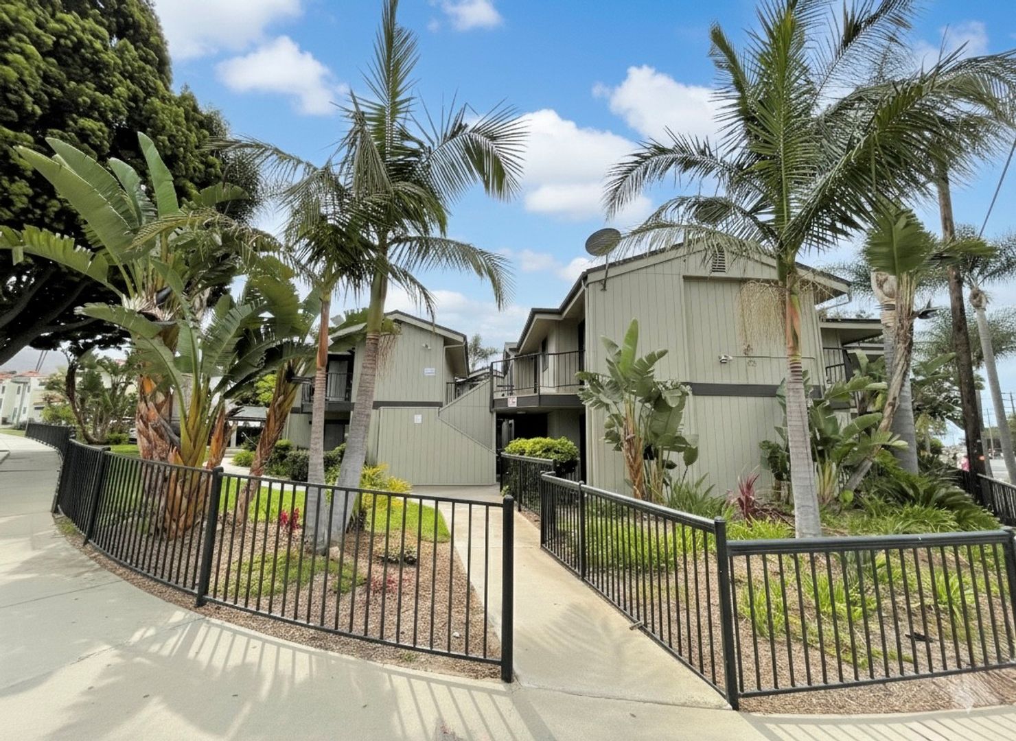 Ventura Apartment: 6 Dakota Drive #F