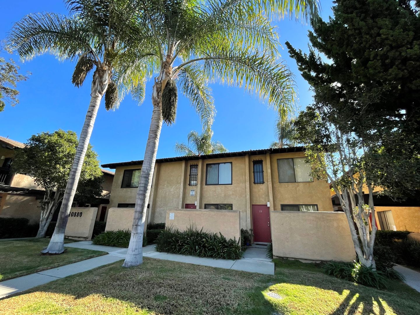 Ventura Apartment: 10855 & 10880 Del Norte