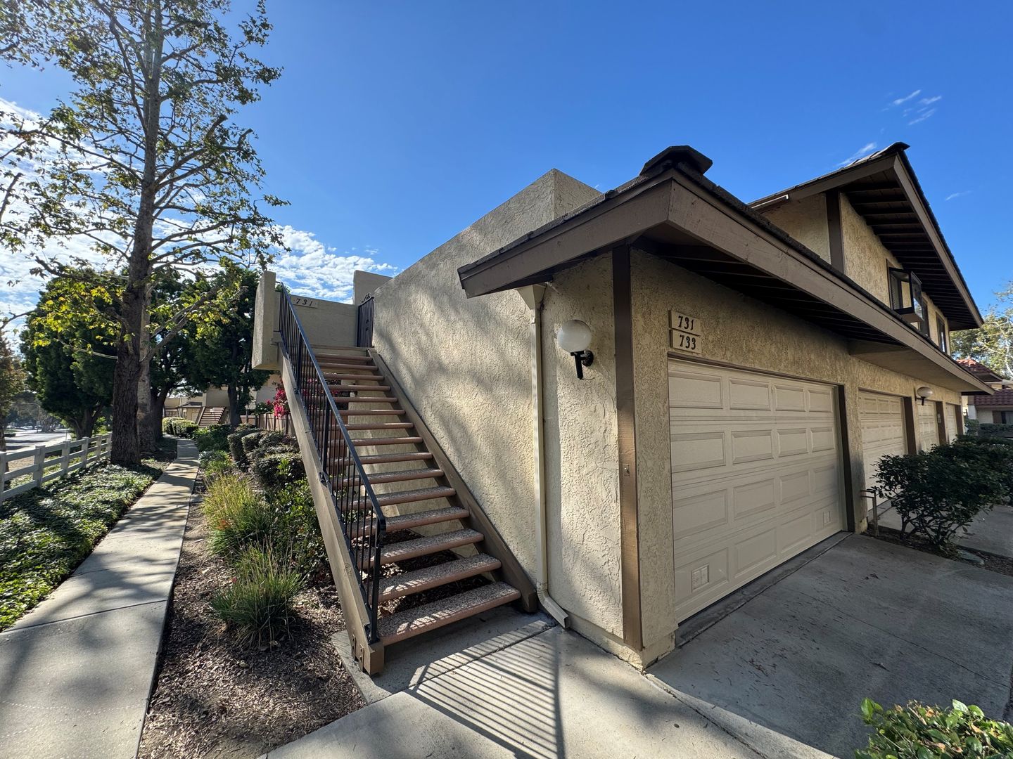 Ventura House: 731 Yeats Lane