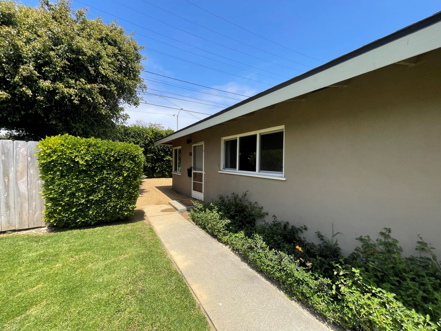 Ventura Apartment: 3357-3361 Porter Lane