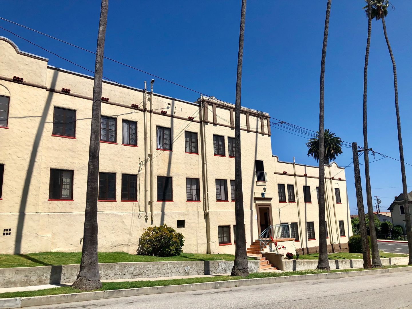 Ventura Apartment: 1209 E. Main Street