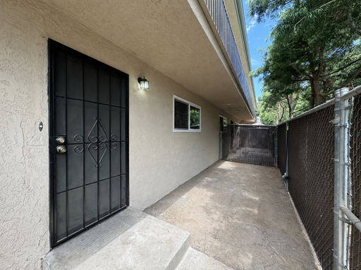 Downstairs 2+1 Santa Paula Apartment **MOVE-IN SPECIAL**