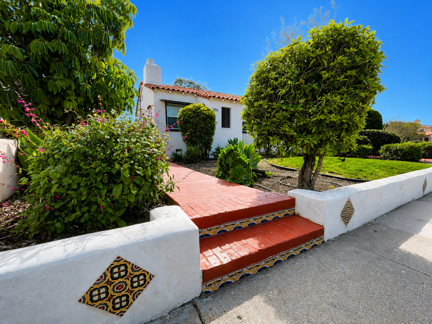 Ventura Apartment: 586 San Clemente Street