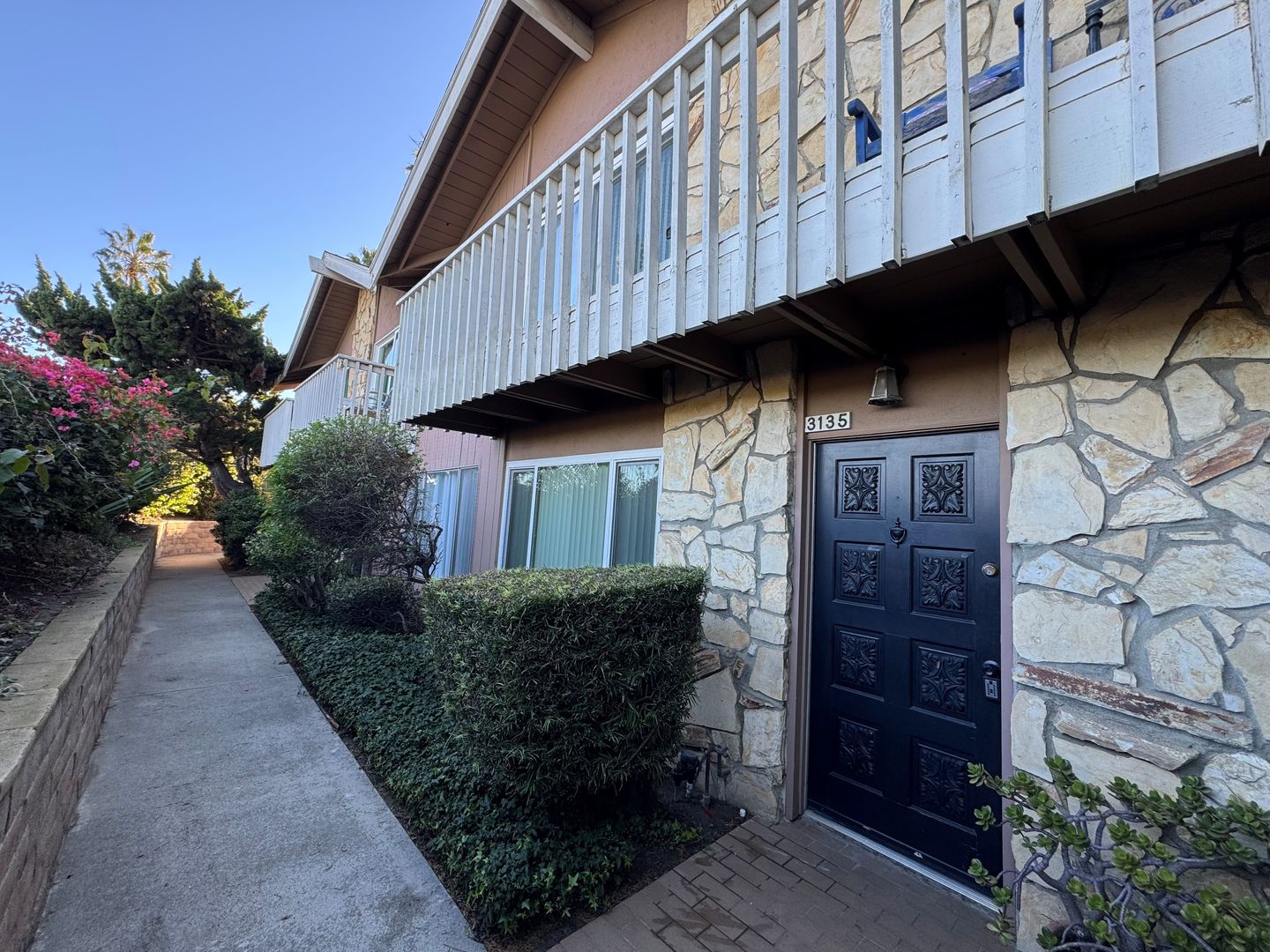 Ventura House: 3135 Harbor Blvd.