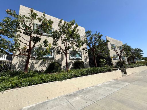 Roomy Santa Paula Apartment w/Private Patio **MOVE-IN SPECIAL**