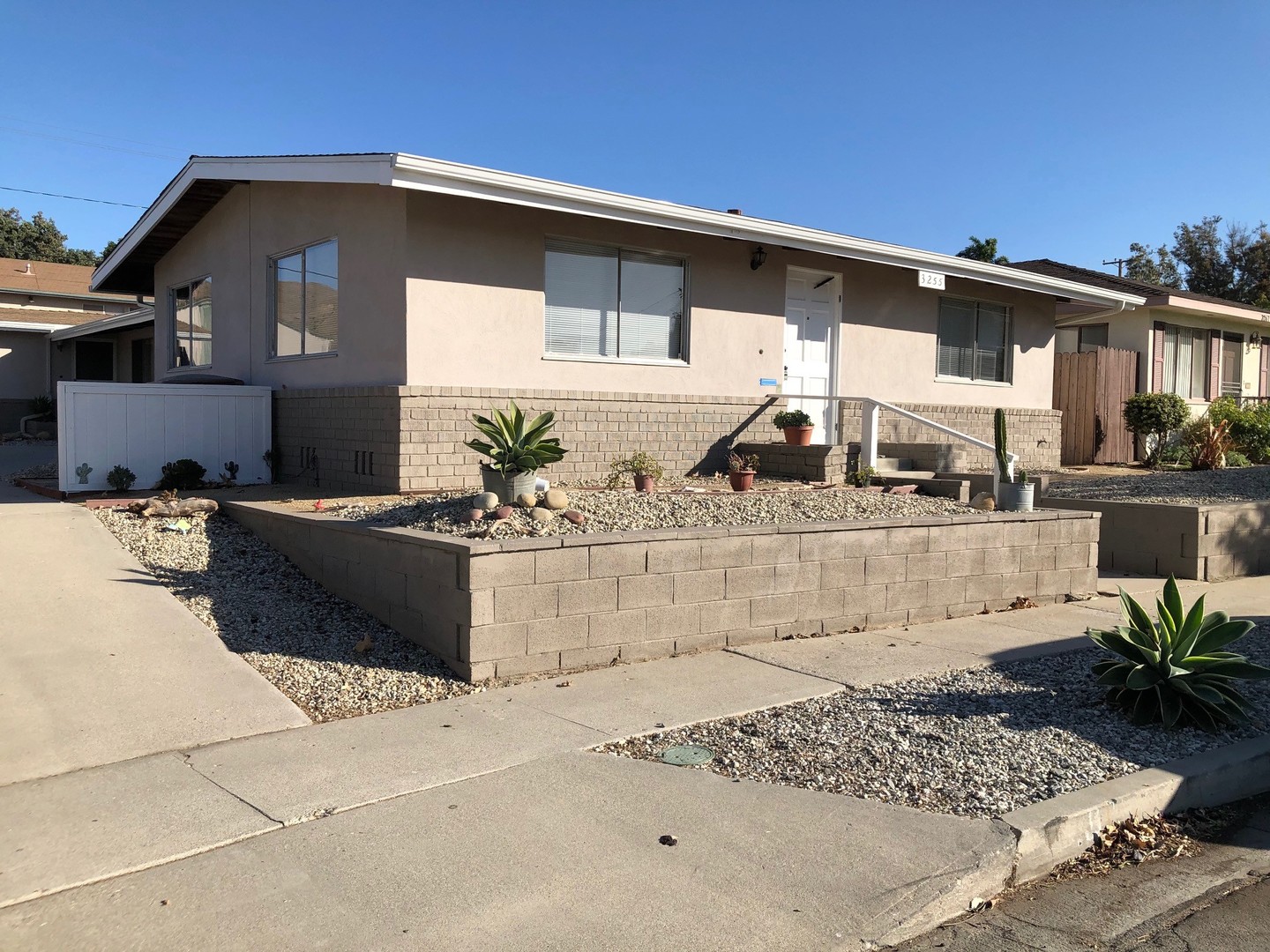 Ventura Apartment: 3255- 3257 San Pablo