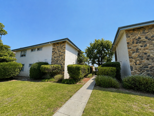 Remodeled 2+2 Santa Paula Apartment!