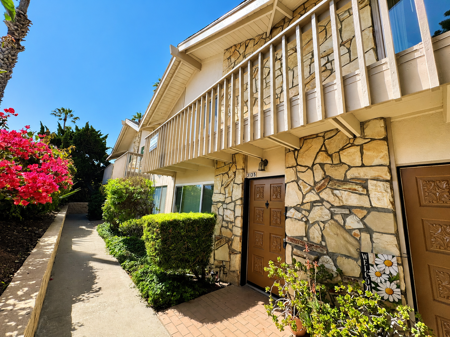 Ventura House: 3135 Harbor Blvd.