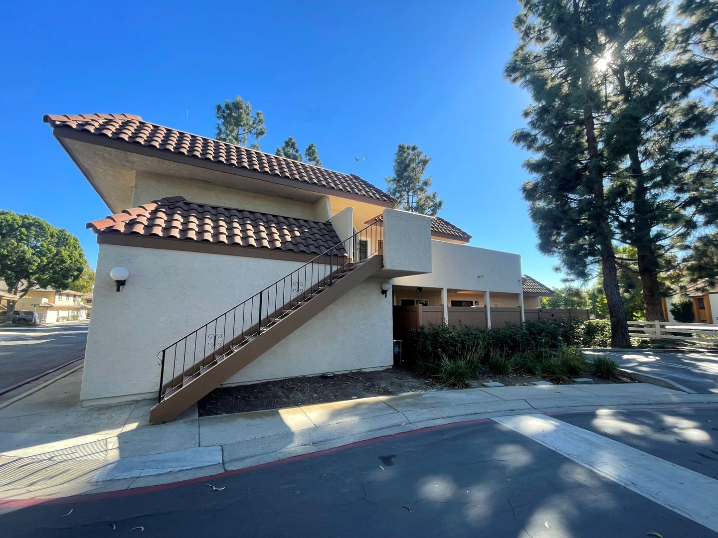 Ventura House: 577 Thoreau Lane