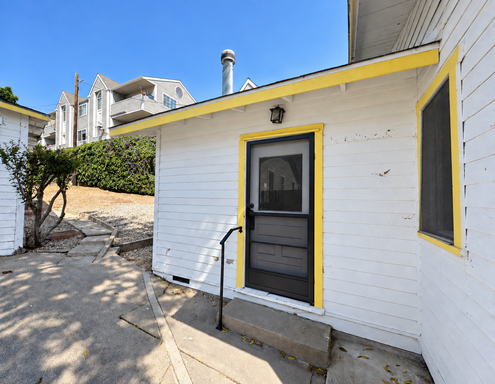 Downtown Ventura Back 1+1 Duplex – photo 1