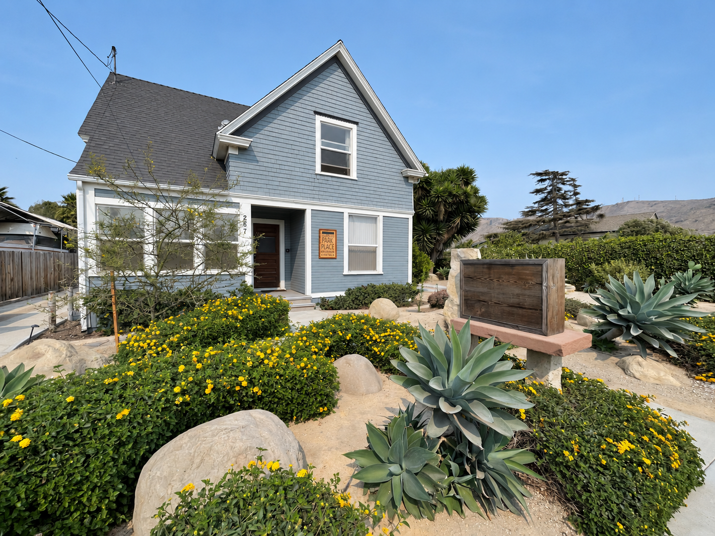 Ventura Apartment: 267 W. Park Row #B
