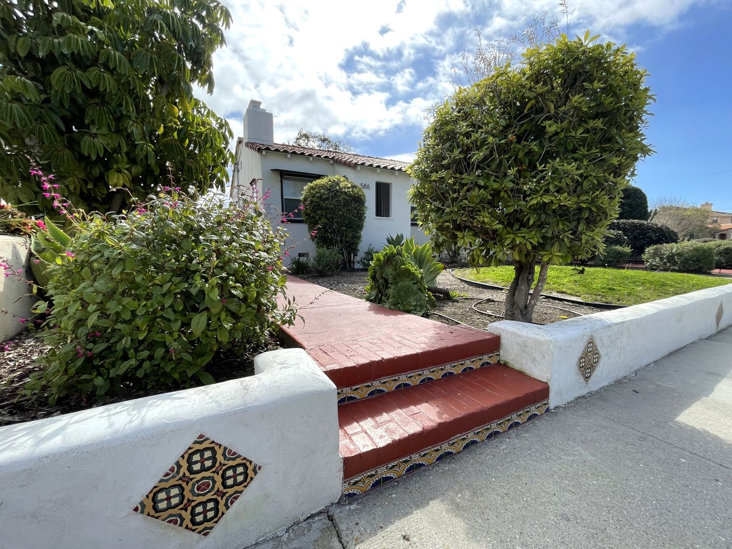 Ventura Apartment: 586 San Clemente Street