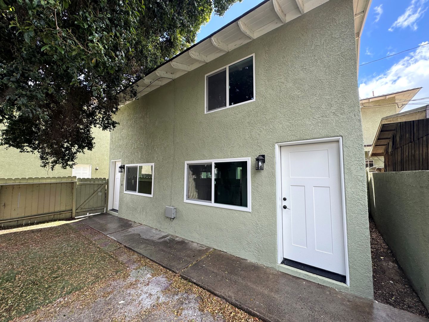 Santa Paula House: 217 E. Santa Paula Street #B