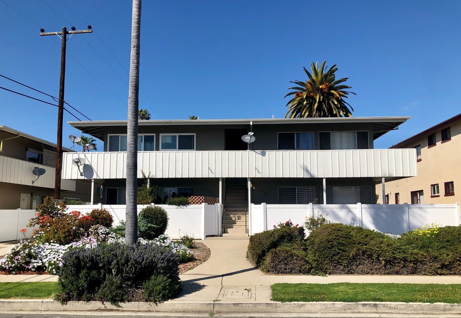 Ventura Apartment: 3363-3369 Rexford St.