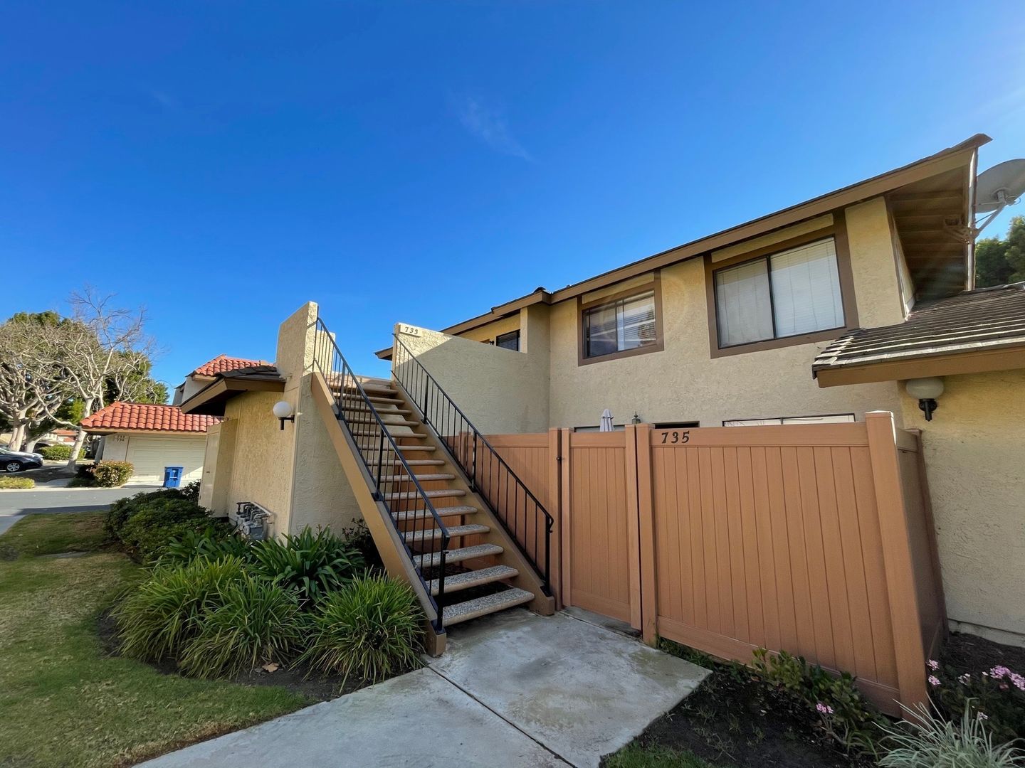 Ventura House: 733 Thoreau Lane