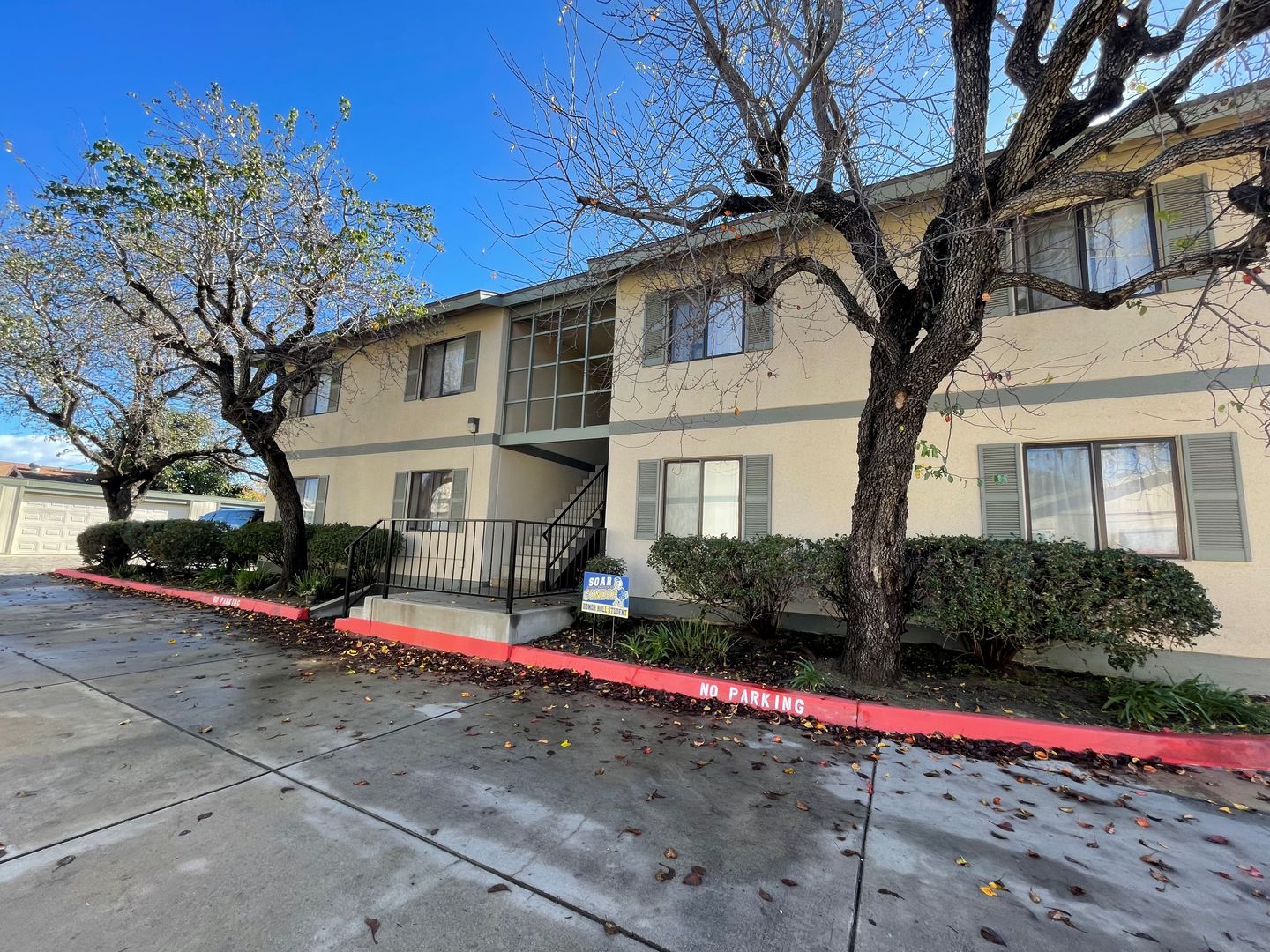 Santa Paula Apartment: 525-529 Acacia Road