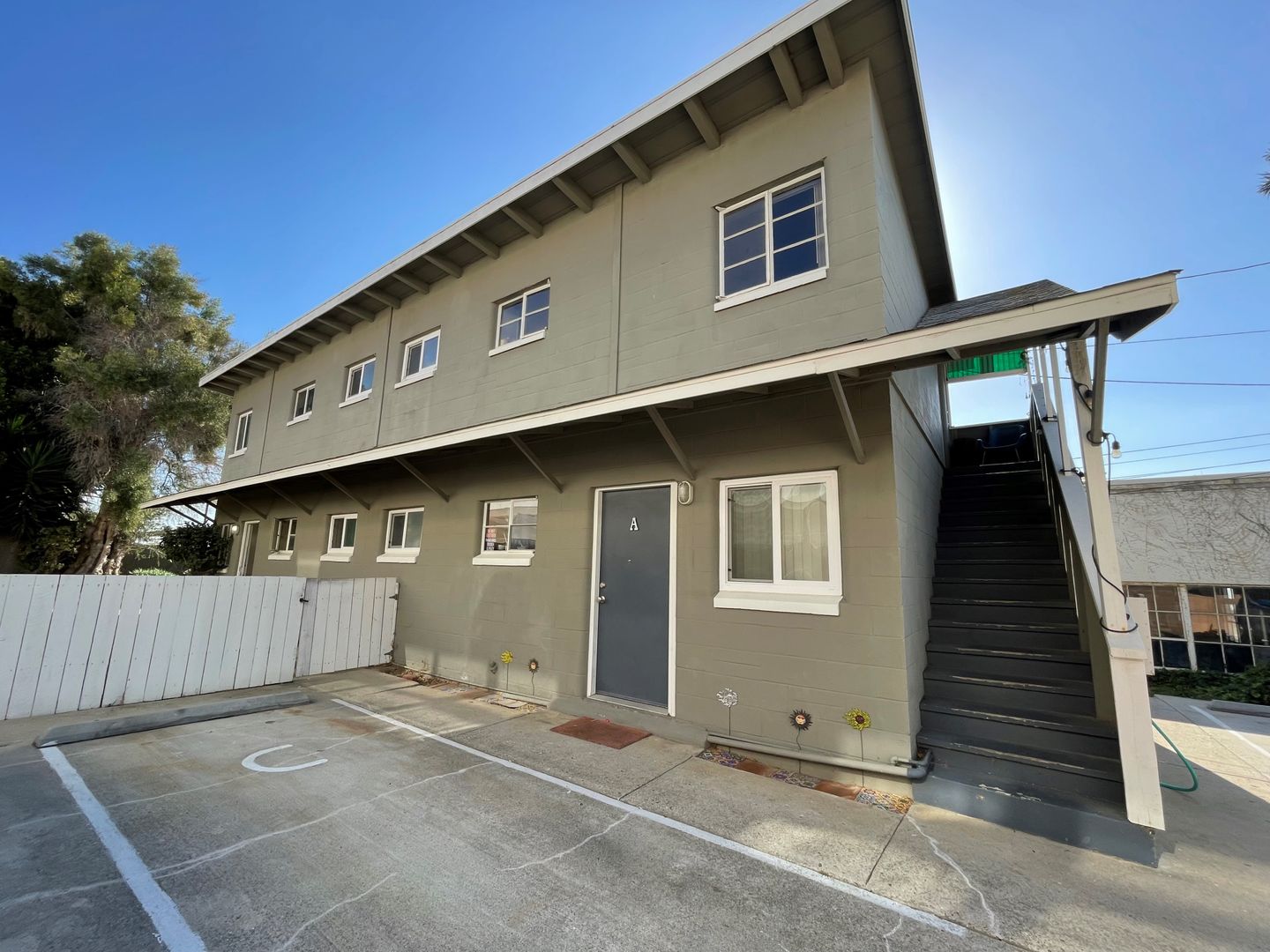 Ventura Apartment: 134 S. Crimea A-D