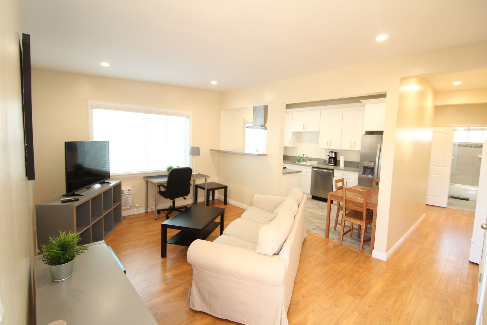 Los Angeles Apartment: 12759 Matteson Ave