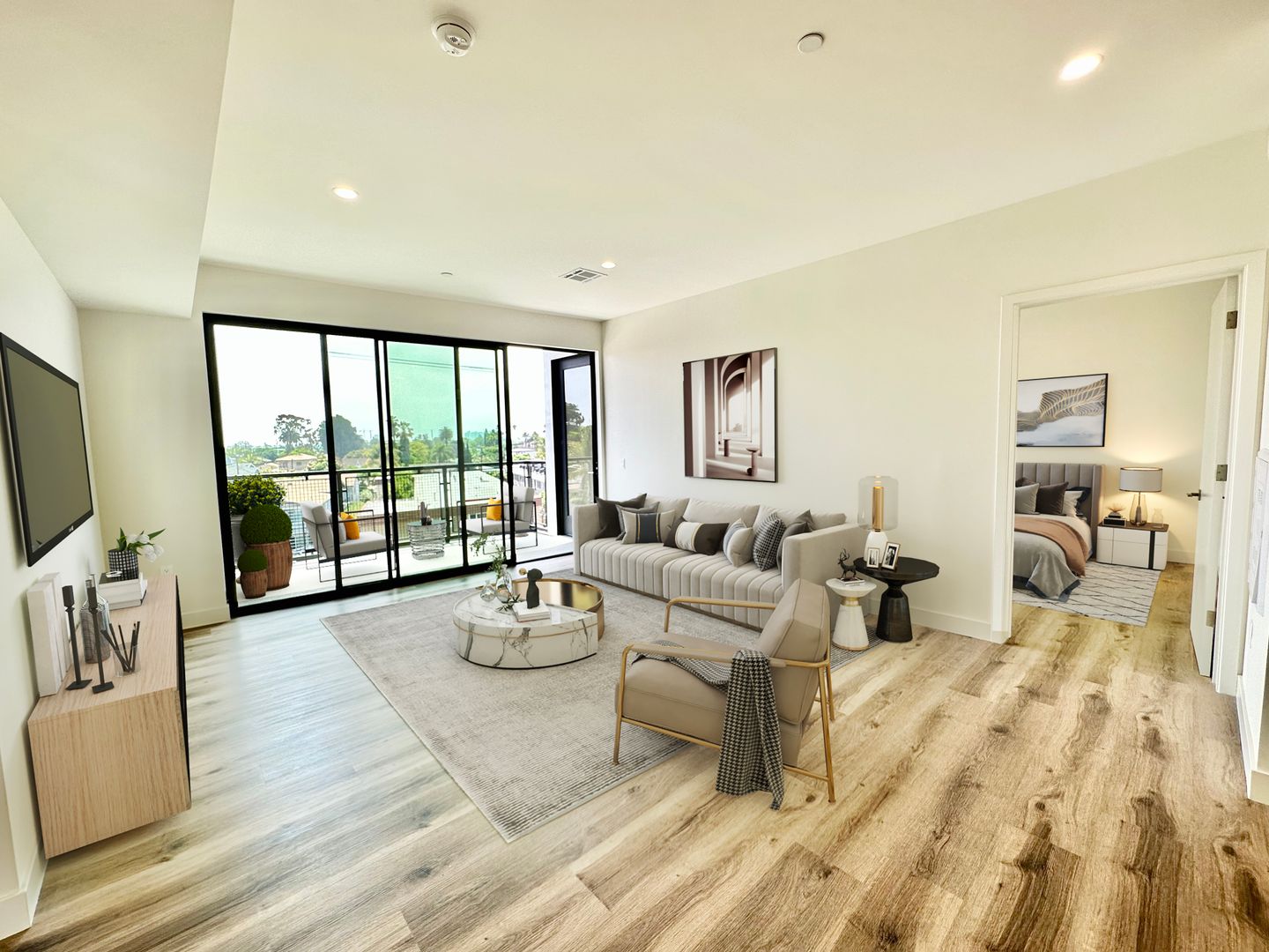 Los Angeles Apartment: 4320 Inglewood