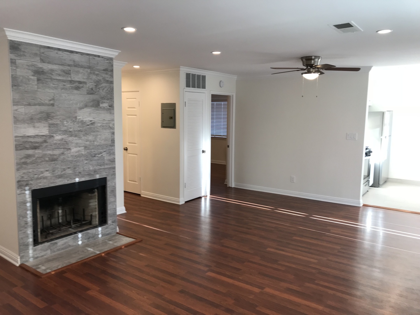 Los Angeles Apartment: 3632 S Centinela Ave