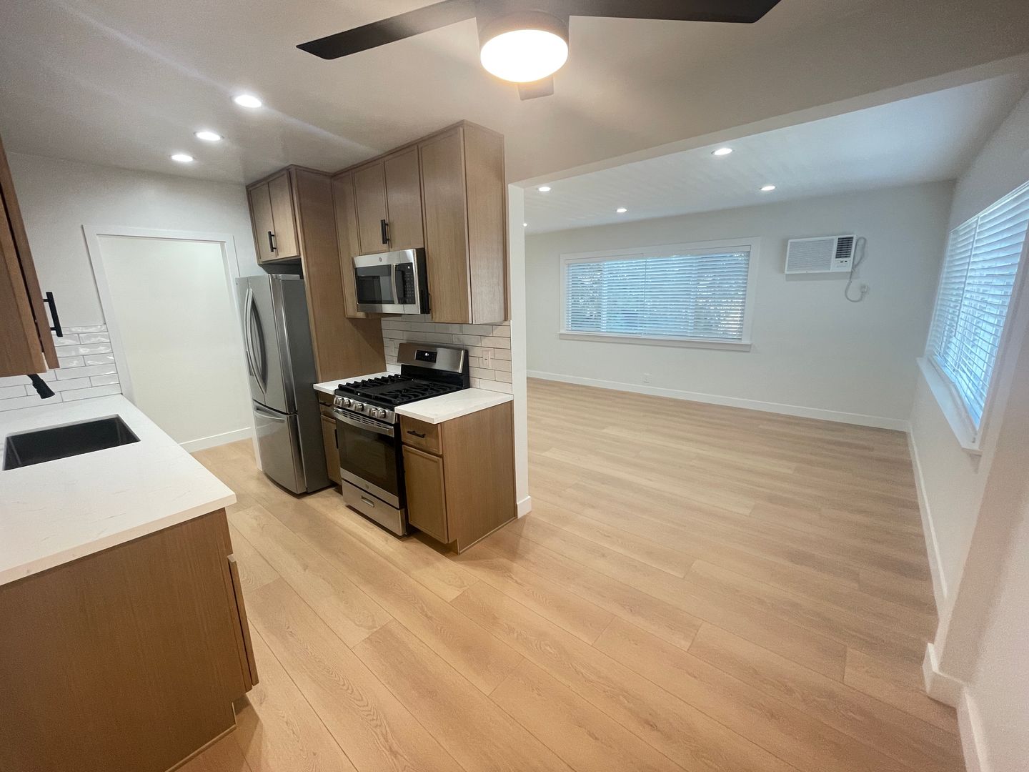 Los Angeles Apartment: 1549 S. Westgate Ave.