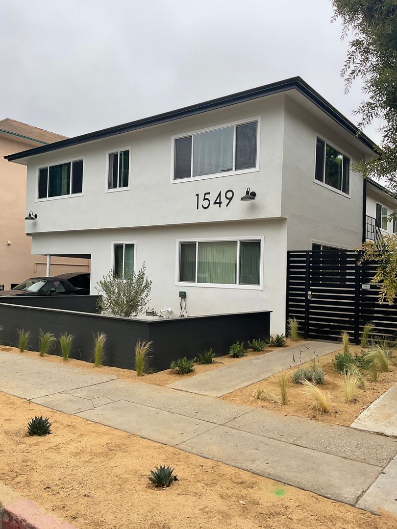 Los Angeles Apartment: 1549 S. Westgate Ave.