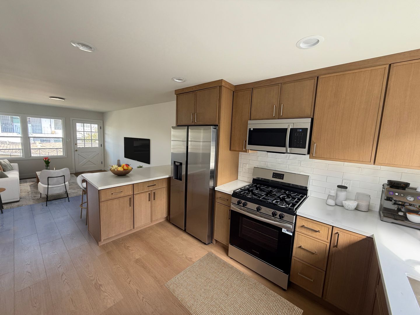 Santa Monica Apartment: 1437 9th St