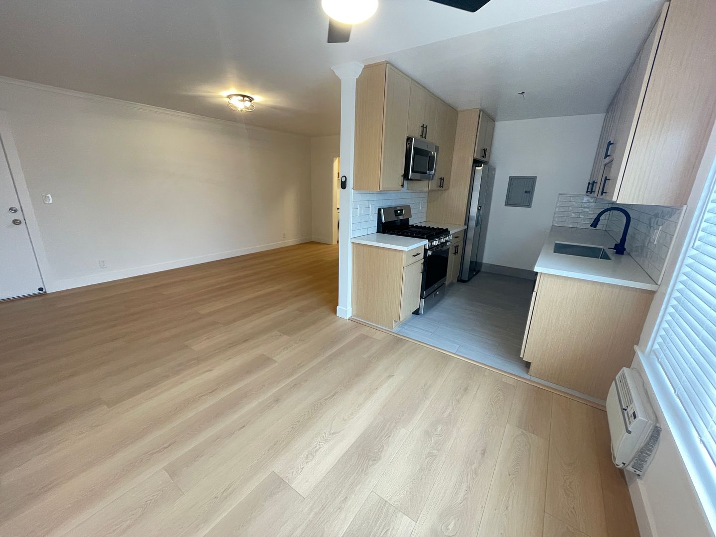 Los Angeles Apartment: 11980 Walnut Ln