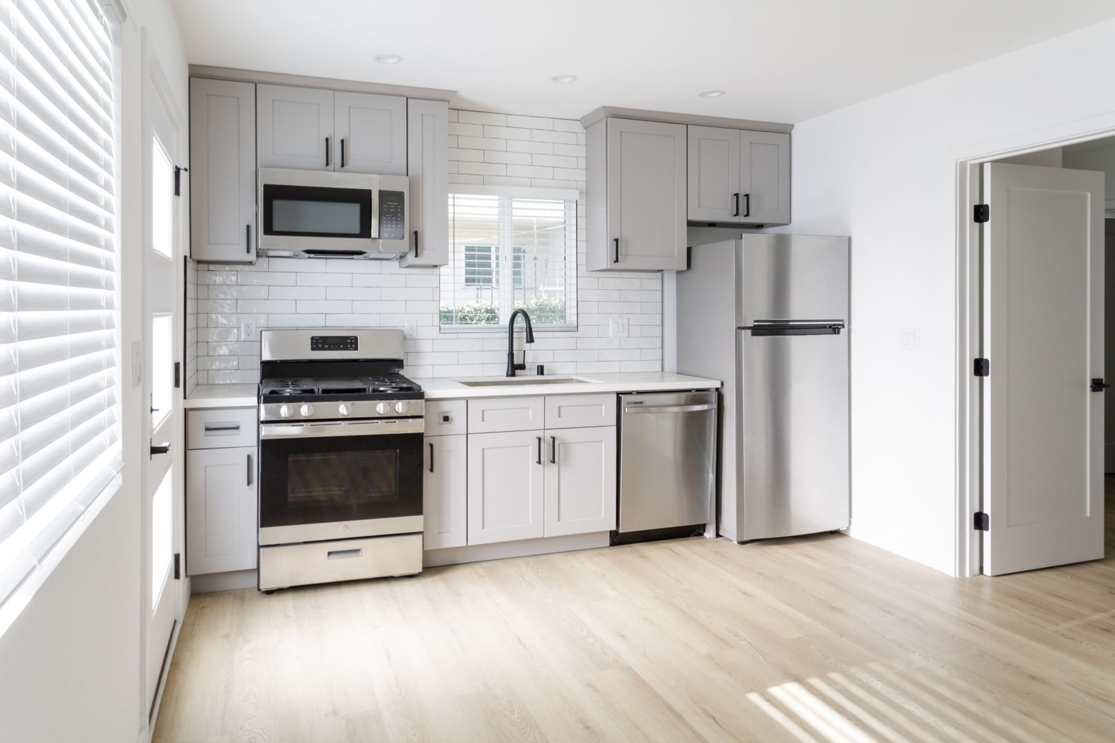 Los Angeles Apartment: 12759 Matteson Ave