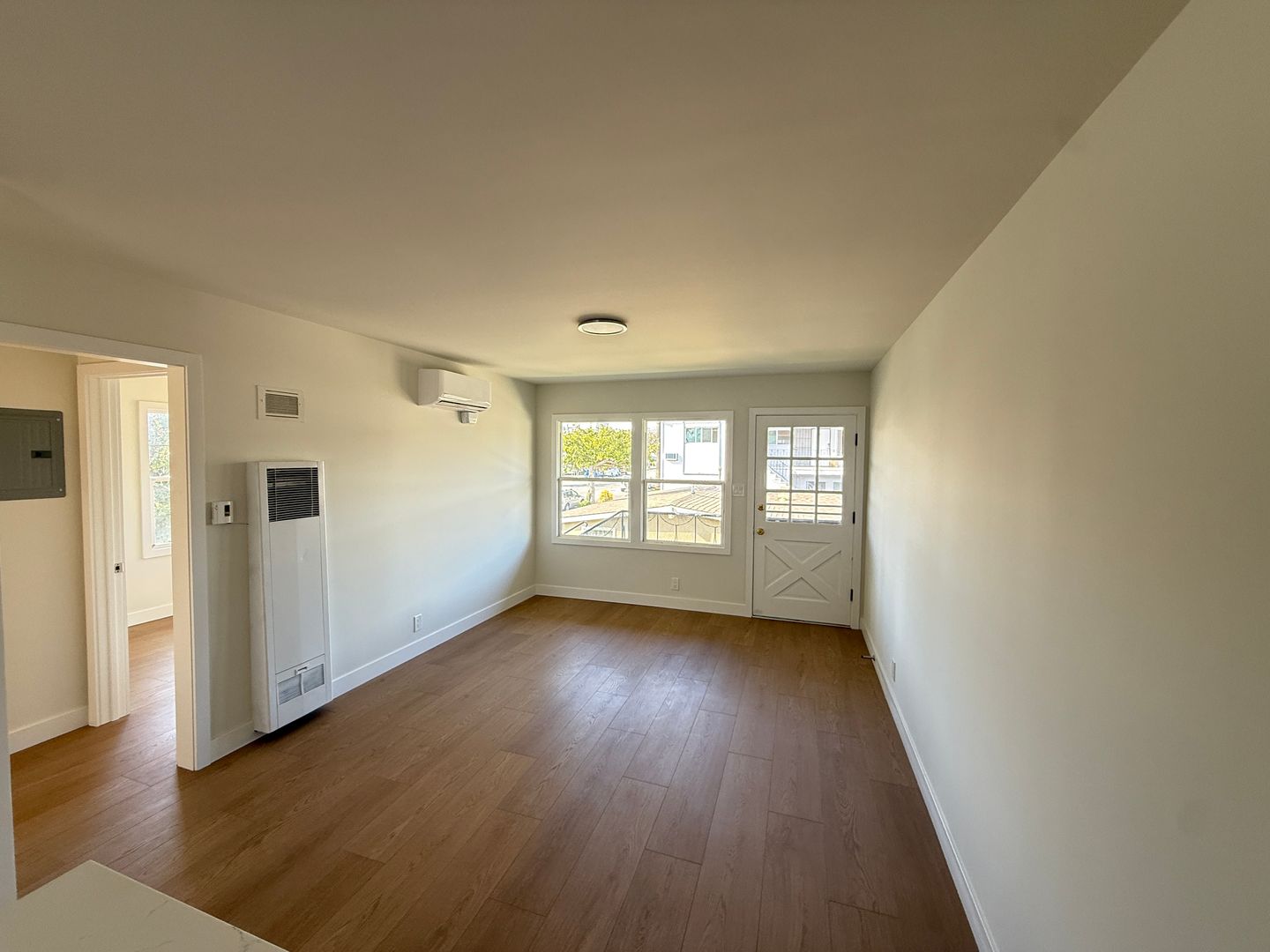 Santa Monica Apartment: 1437 9th St