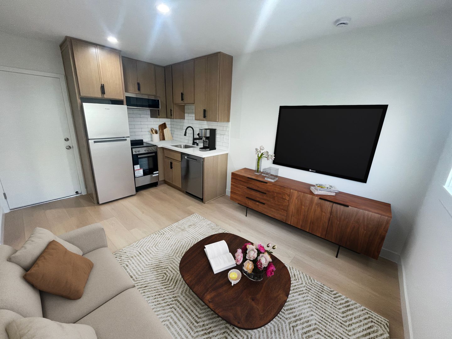 Los Angeles Apartment: 1549 S. Westgate Ave.
