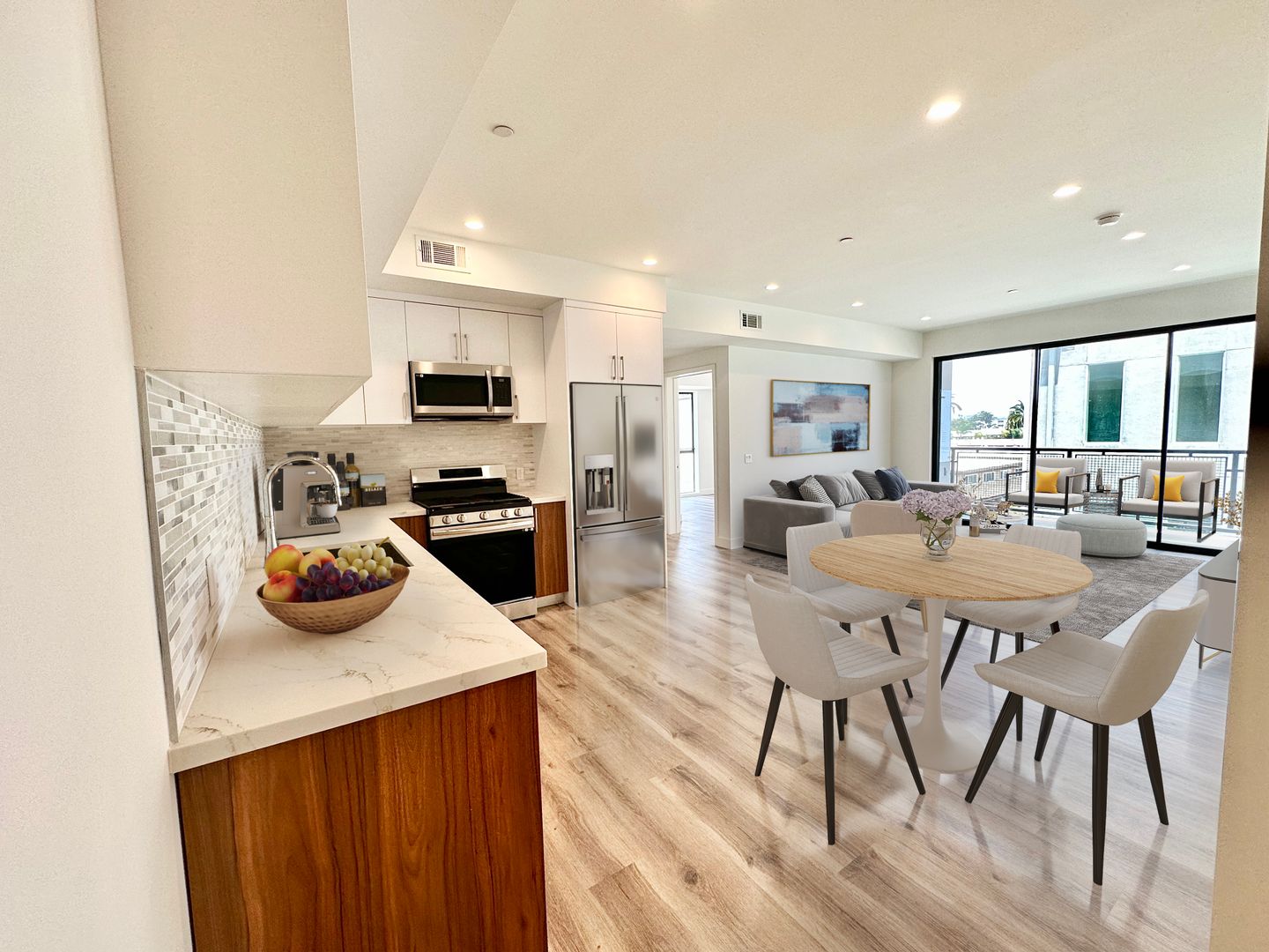 Los Angeles Apartment: 4320 Inglewood