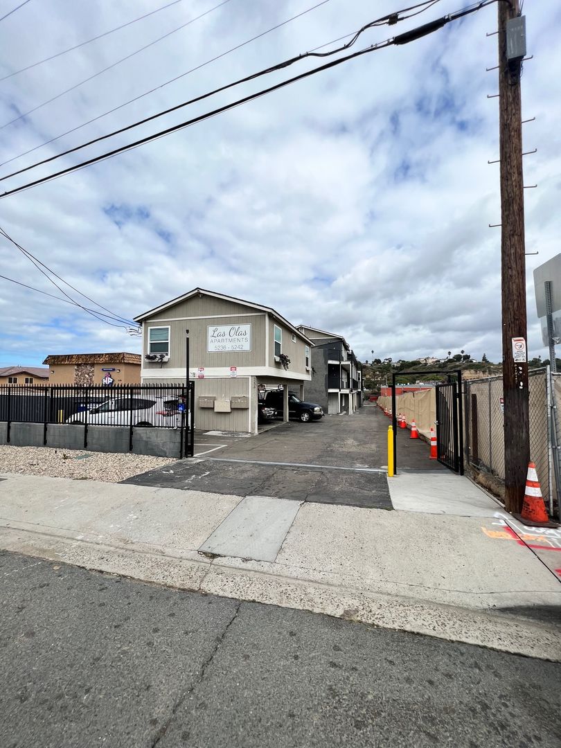 San Diego Apartment: 5236-42 Naranja St.