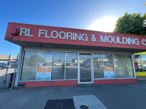 High Traffic and Spacious Unit for Rent! – photo 1